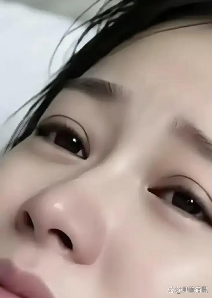 侄女今年三十二岁，法国留学后，在那边工作了两年多。哥嫂天天催她回国，跨国恋扛不住
