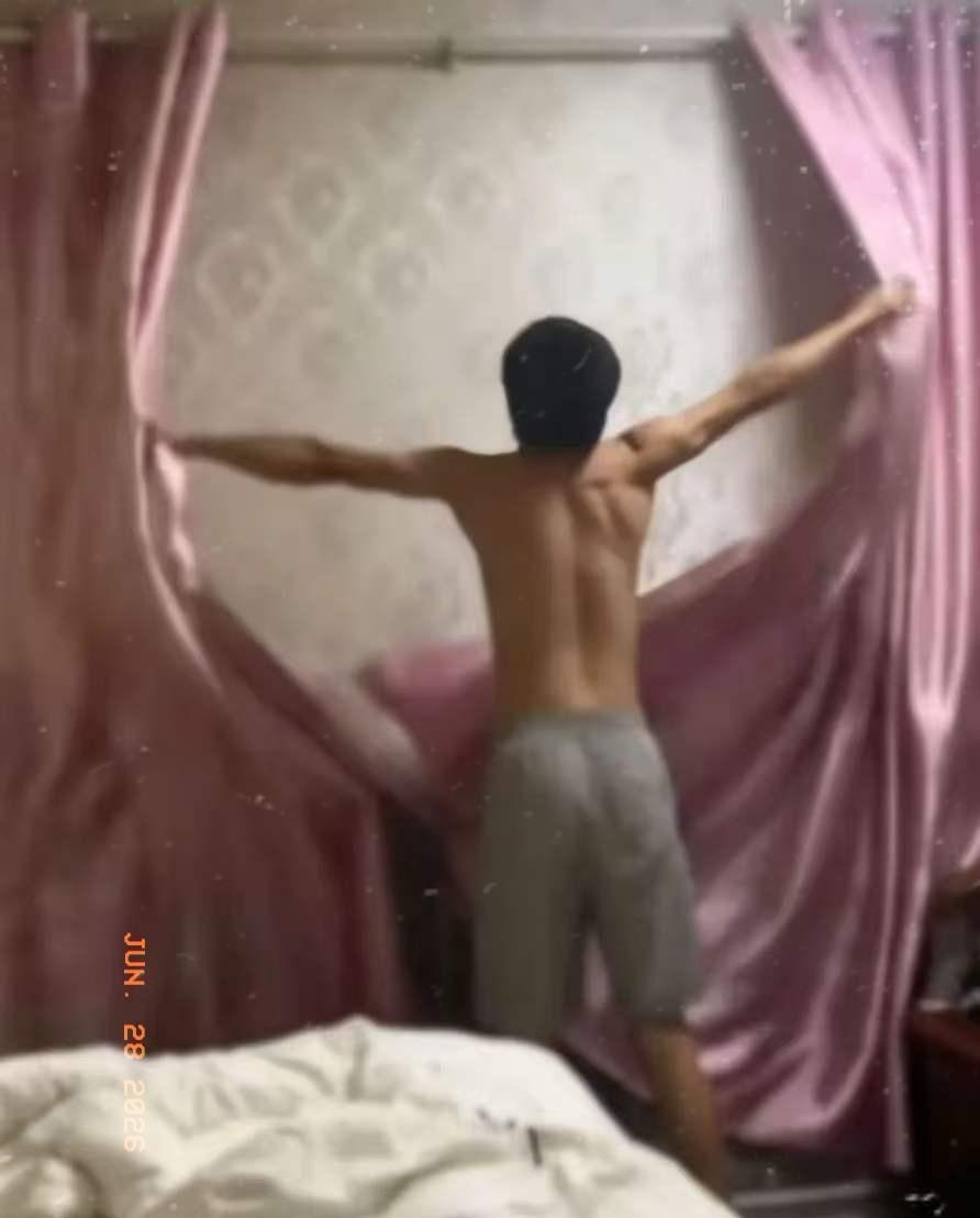 熟人进门不算强奸？

DNA证明不了啥，

法律卡在“她没喊救命”上。

x，D