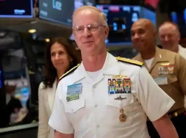 就在刚刚，

美国海军作战部长在日本突然宣布了，称美海军对中国海军有“明显优势”