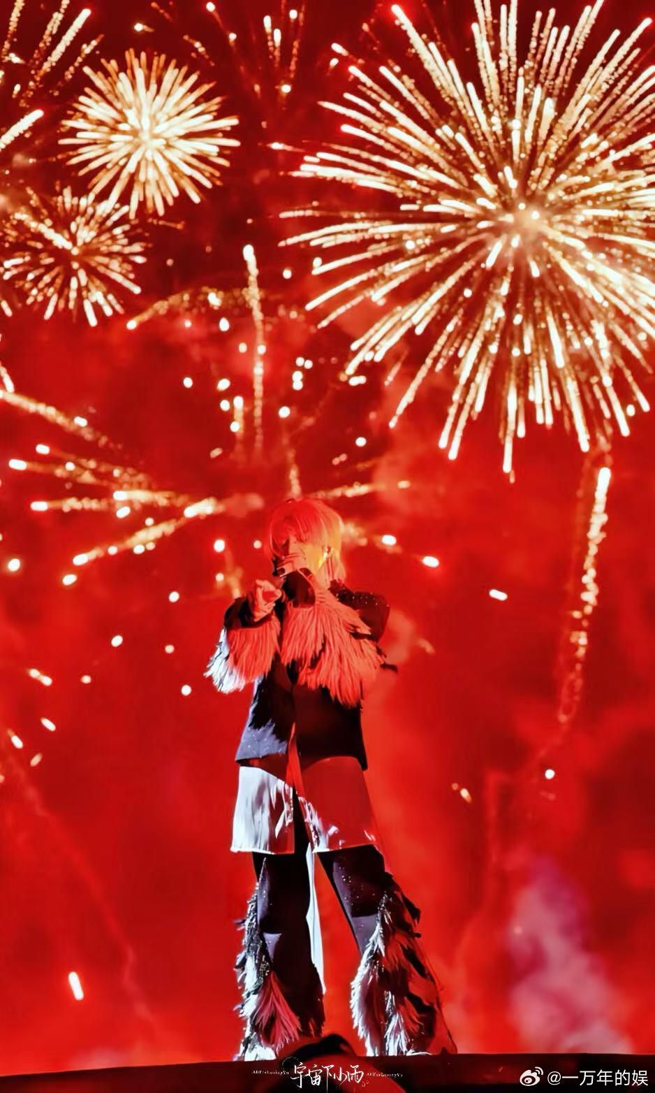 华晨宇新舞美几何美学世界华晨宇再次突破舞台边界，火星乐园2.0以几何结构为核心，