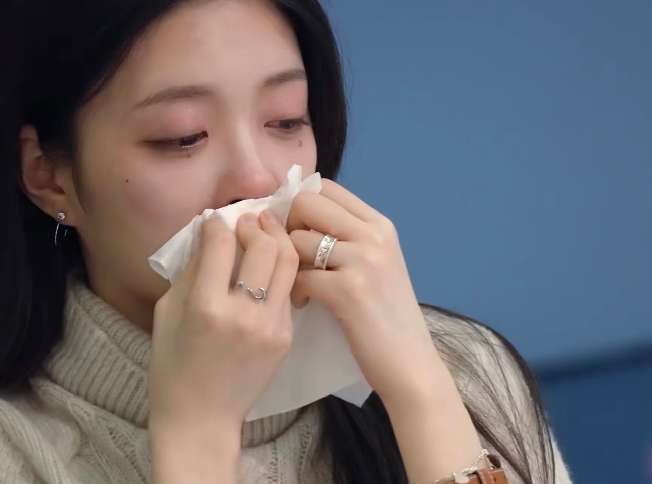 恋综女嘉宾崩溃落泪恋综女嘉宾突然泪失禁恋综女嘉宾突然泪失禁，谁懂啊泪失禁体质就是