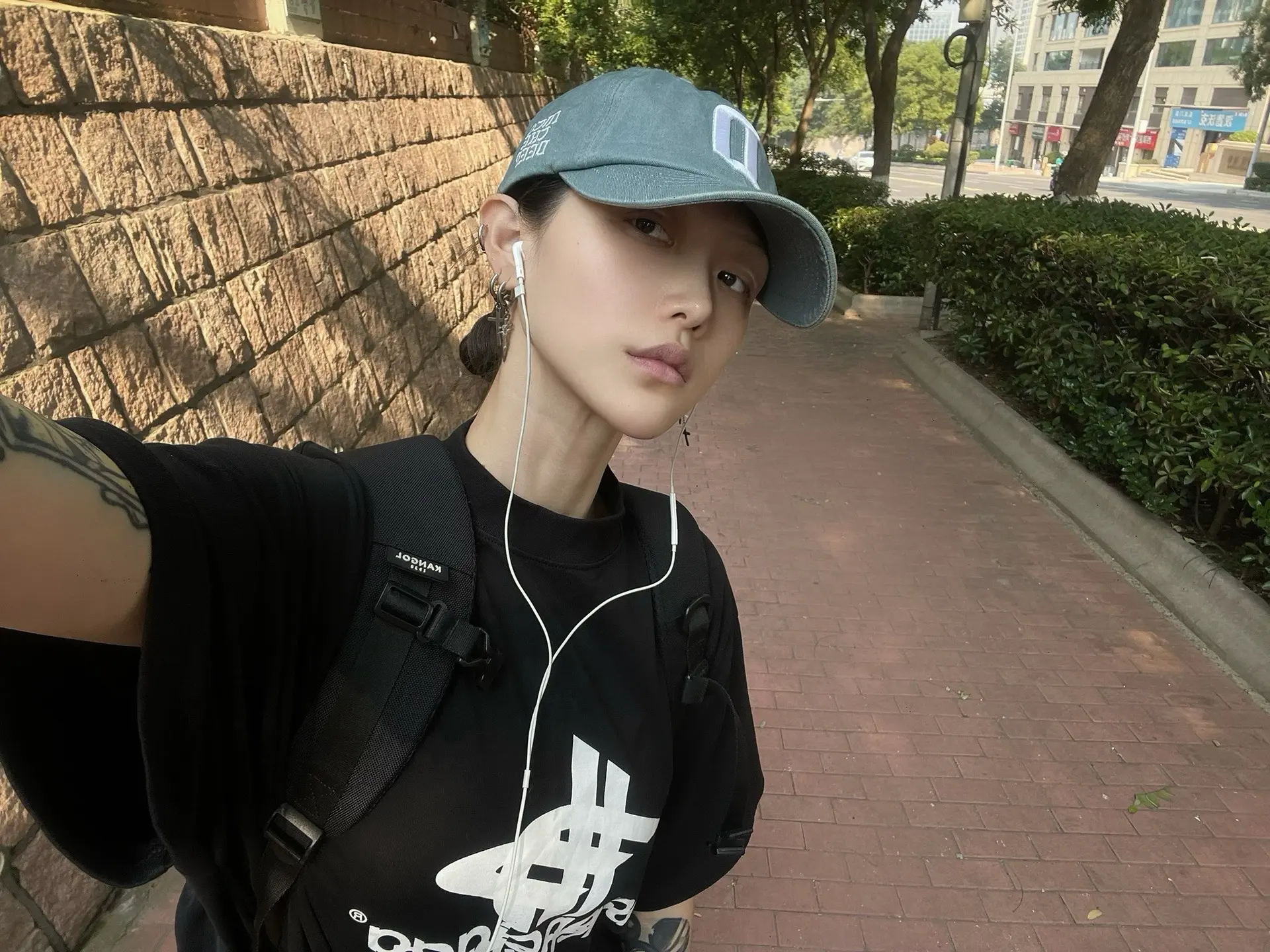 “她一个温和生动的年轻人”