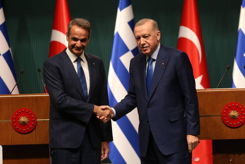 宿敌会面：希腊与土耳其领导人举行会谈海外新鲜事 在同为北约成员、长期互为竞争对手