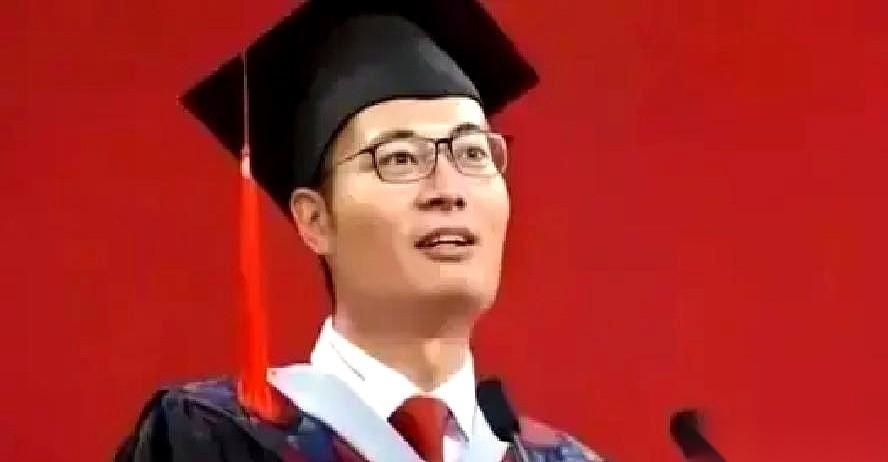 北大博士王永强去美国20年没回过一次国，当他老母亲病危的消息传回老家时，全村人都