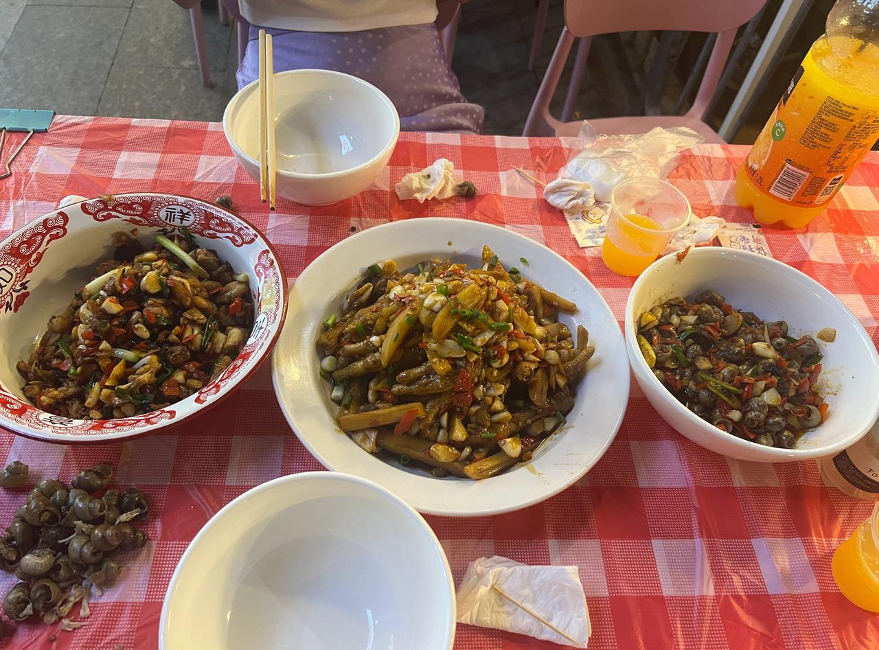 每响起一次广播都是稍作停留，请耐心等待，还好今天下班早，不然现在还堵着地铁上六点