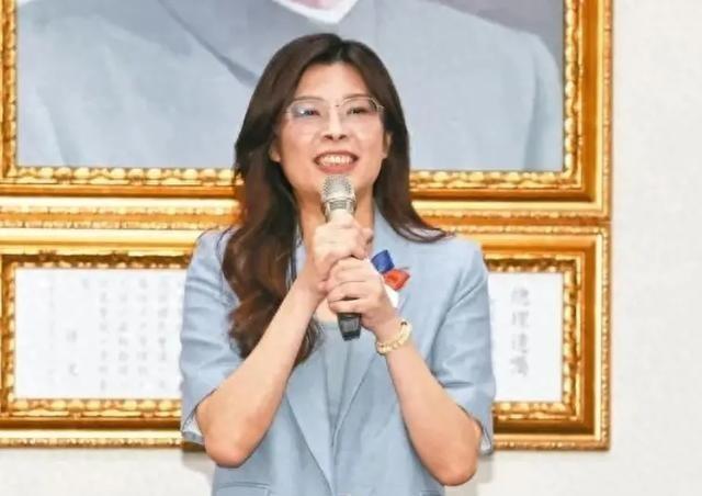 郑丽文谈台湾统一问题时表明，统一有两个条件。

郑丽文于2025年10月18日以