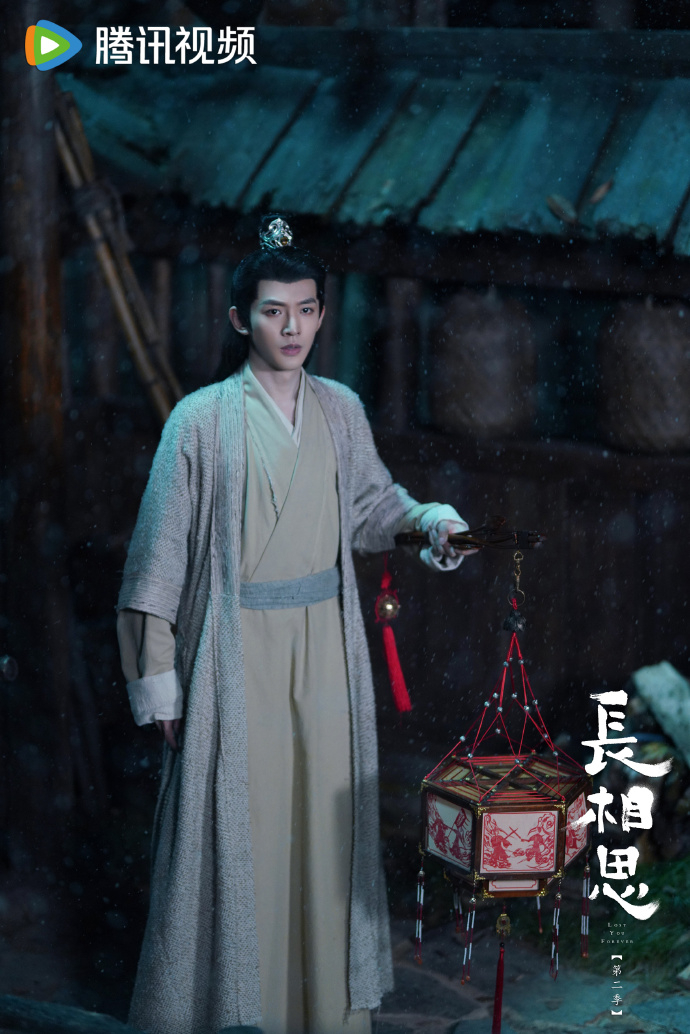 #邓为提灯剧照#  邓为《长相思》涂山璟提灯剧照有！素衣提灯的涂山璟真的好氛围感