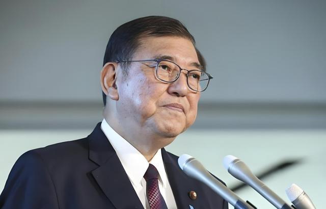 说实话，日本现在的问题已经不是换一个首相能解决的了，这个国家已经完了，民众看不到