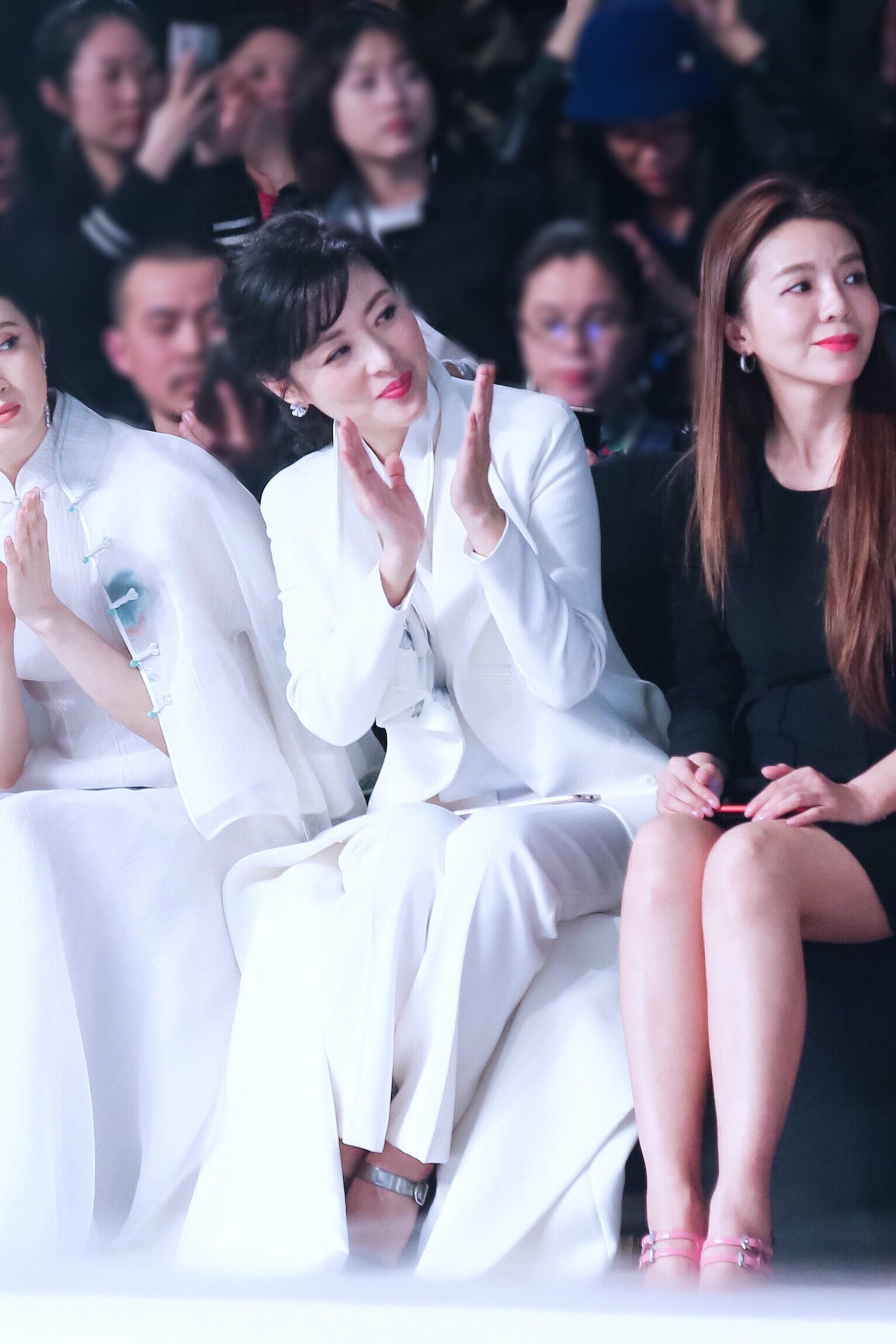 三位熟女顶级气质[哈哈][哈哈][哈哈] ​​​