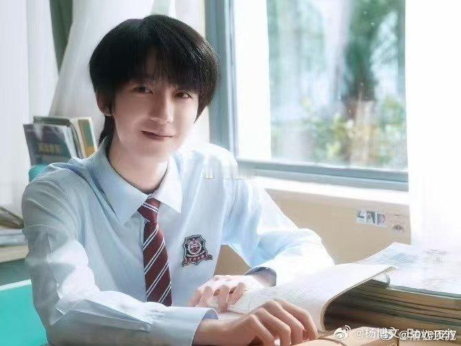 杨博文周扬我连心疼你都有时差他总想着照顾身边每一个人，将温柔尽数给予他人，唯独忘