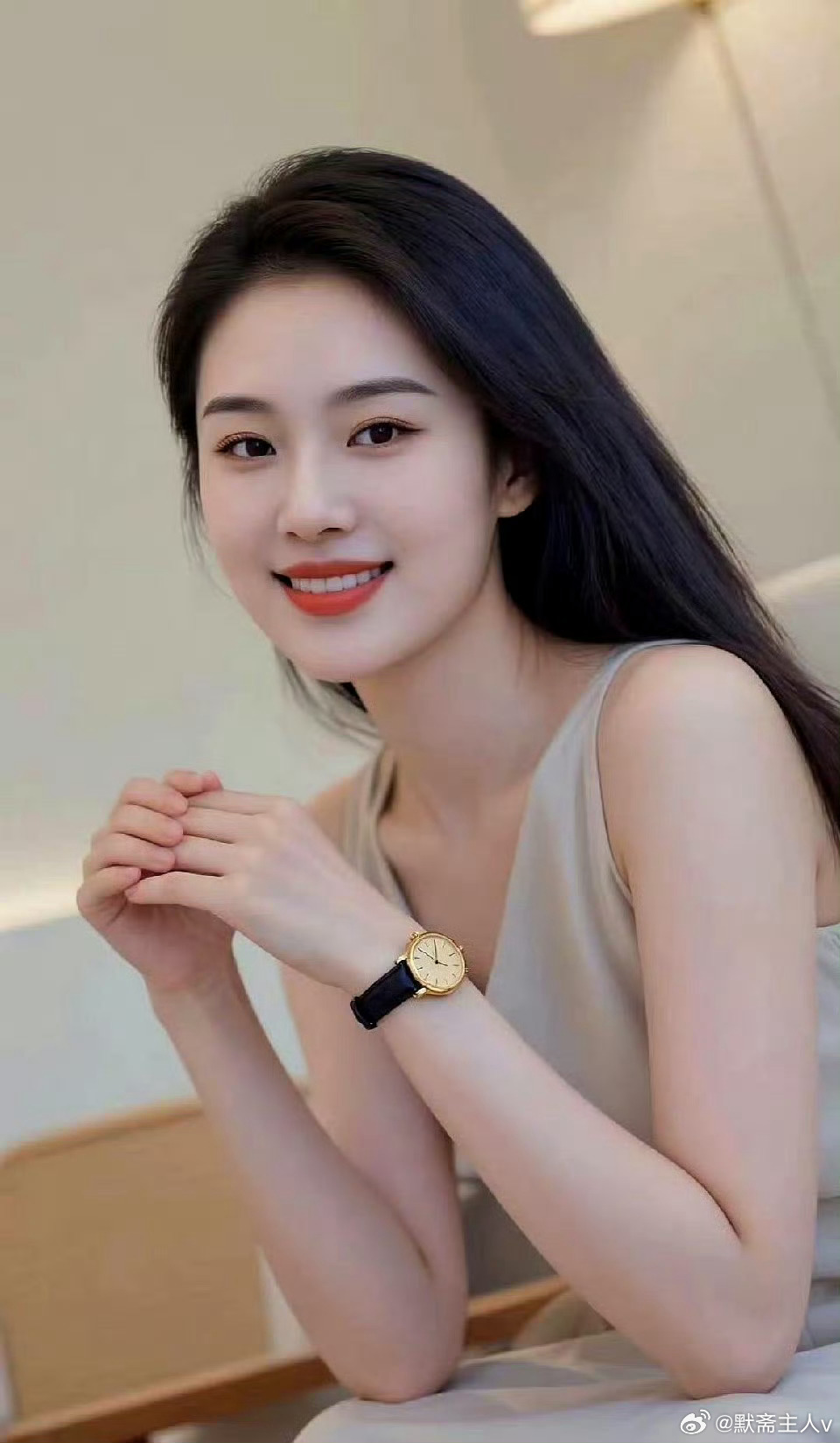 最难的事·默斋主人原创自由诗我们穷尽一生往旁人眼底打捞虚妄倒影只顾追逐外界的评判