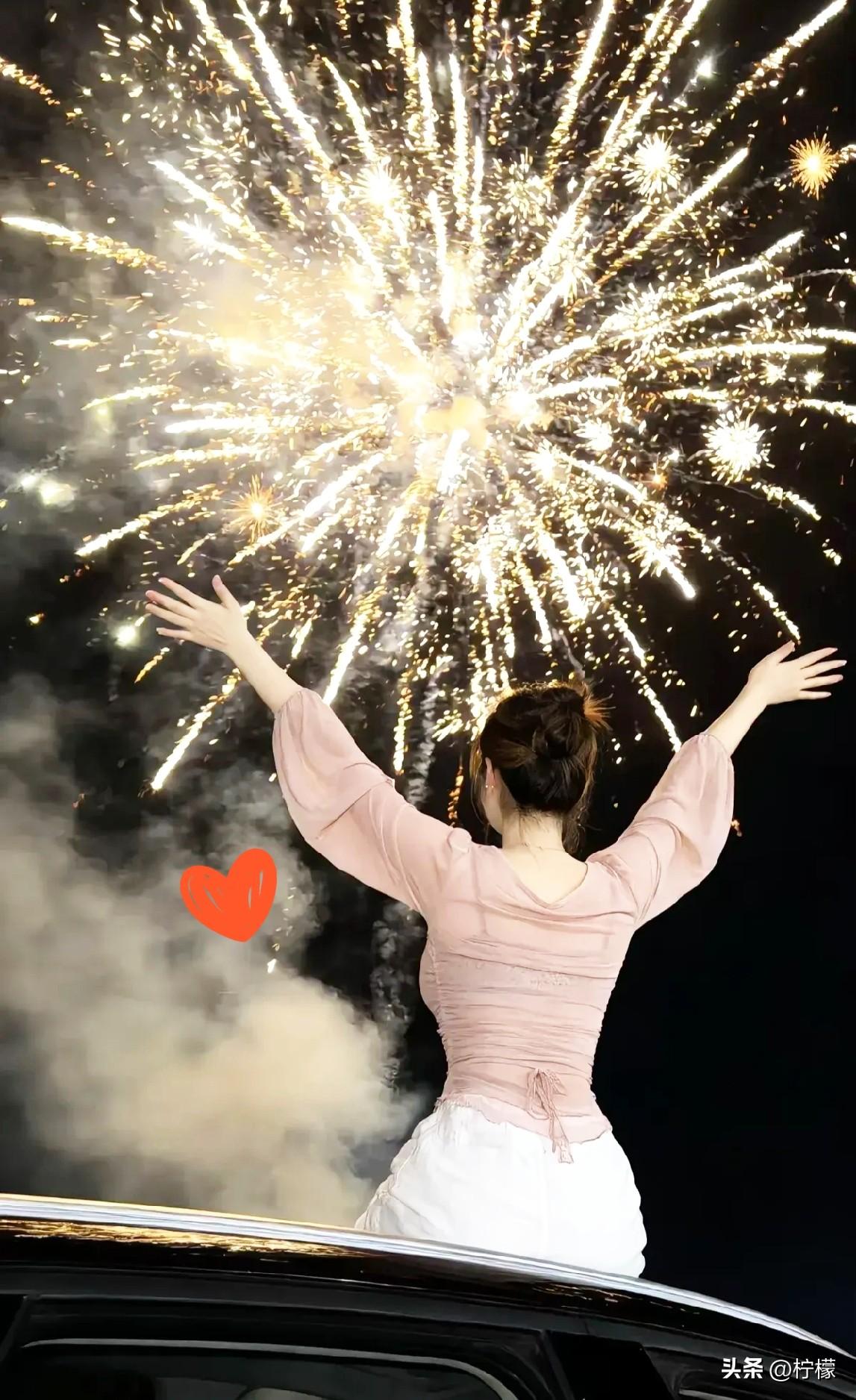 进厂第一天，
我看到一个大姐，
长得普普通通，甚至有点显老，但人特别好。干了三个