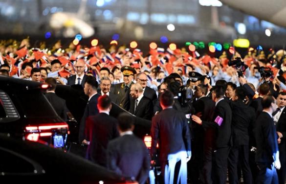 普京这次来中国，差一点把莫斯科的整个决策层打包带上了飞机5位副总理、8位部长，连