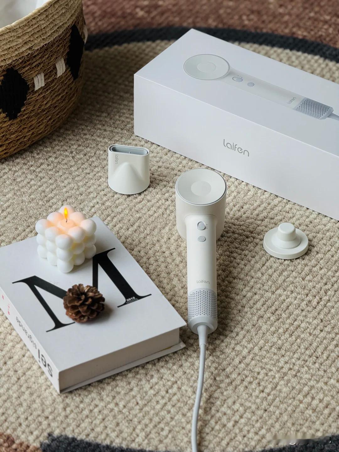 作为一个学生党，换吹风机换了好几台
但最后留下的徕芬SE2 吹风机好好用

小巧