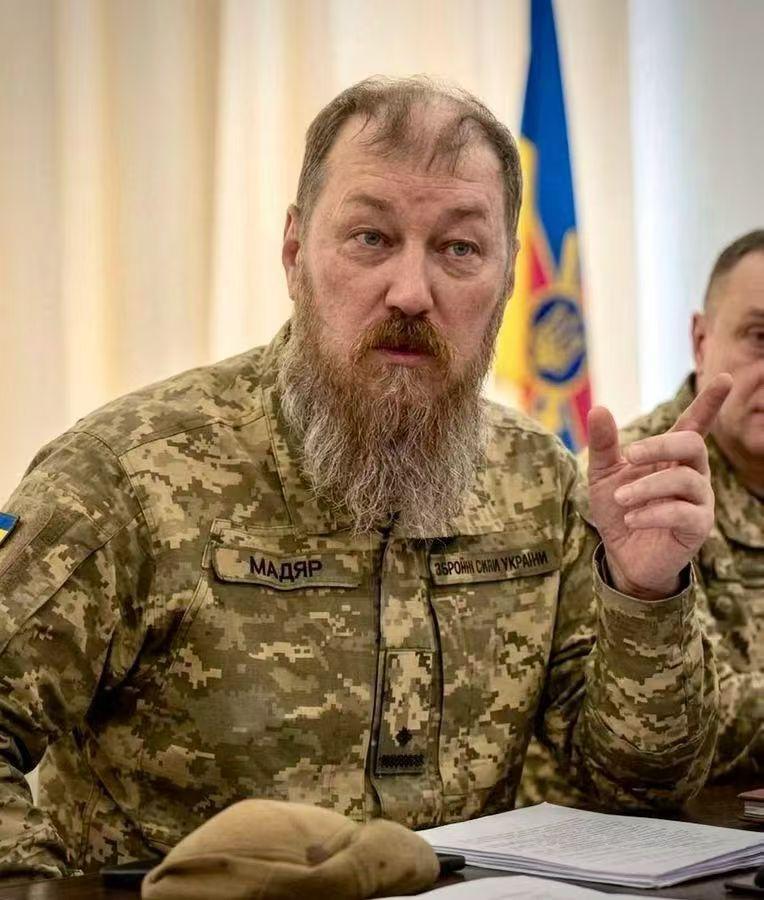🇺🇦🔥⚠️🇷🇺
乌克兰无人系统部队司令
罗伯特·布罗夫迪（代号“马扎尔