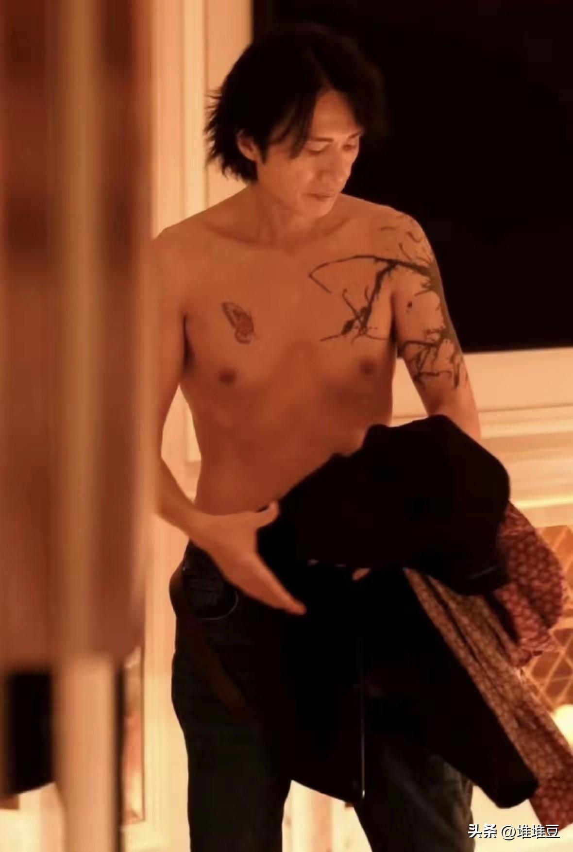 黄子华真的太真实了，
直接坦白：
我其实不喜欢拍电视剧！

理由也超直白：拍剧最