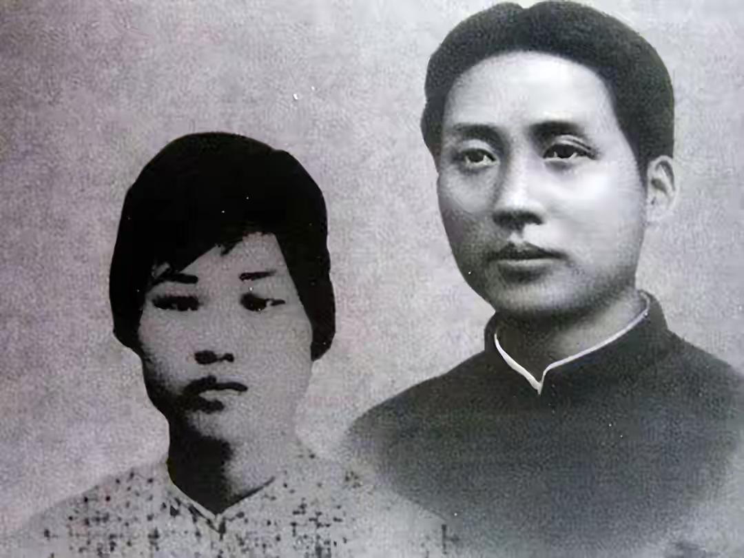 这是毛主席和妻子杨开慧的真实容貌，都看看吧，两人因为革命理想走到一起，还生下三个