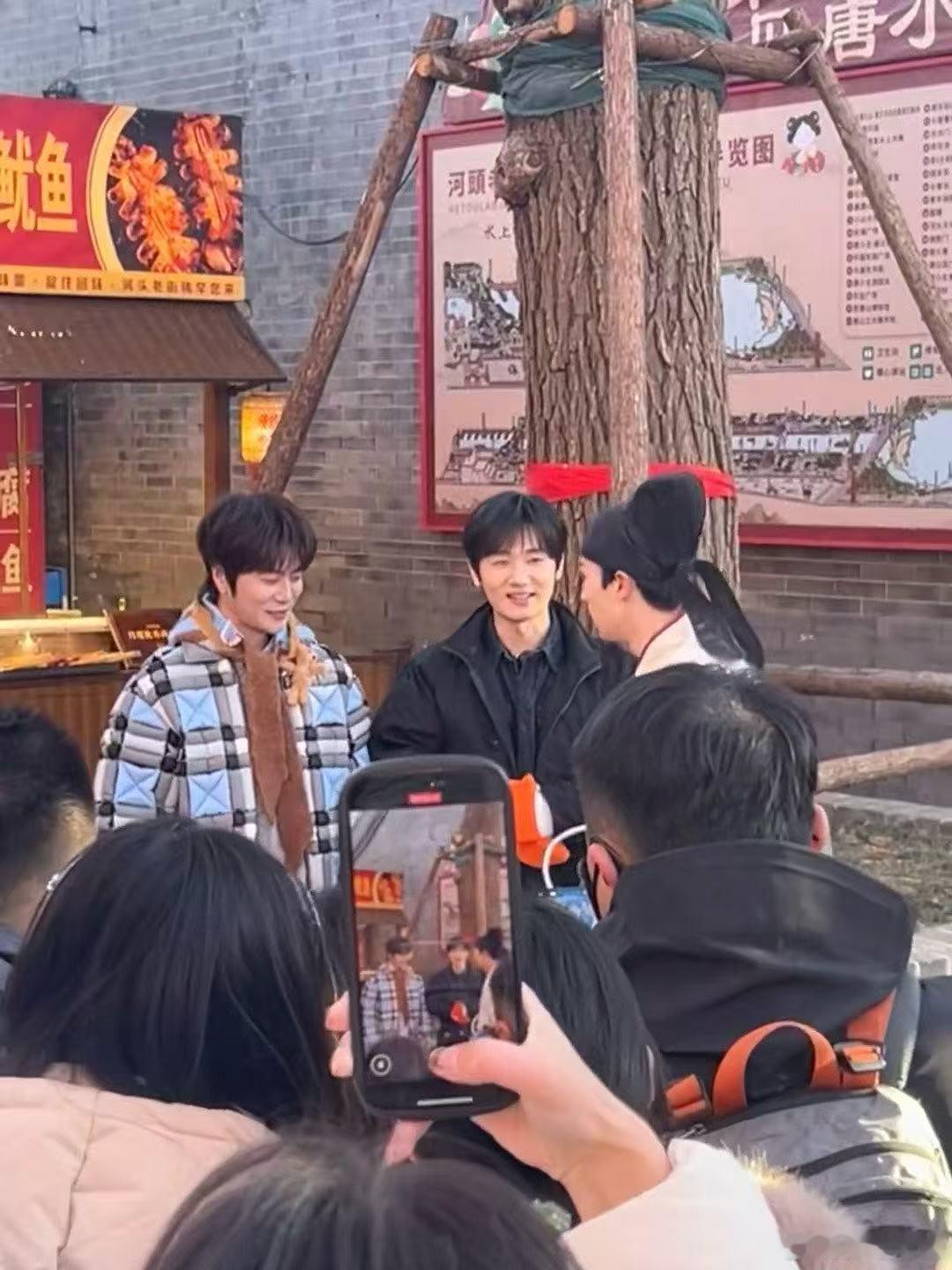 偶遇蒋敦豪陆虎唐山录综艺 真的好羡慕在唐山偶遇的路人，蒋敦豪和陆虎在河头老街逛庙