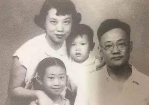 1936年，32岁巴金邀请19岁女粉丝到自己家做客，女粉欣然赴约。谁知，半晌后她