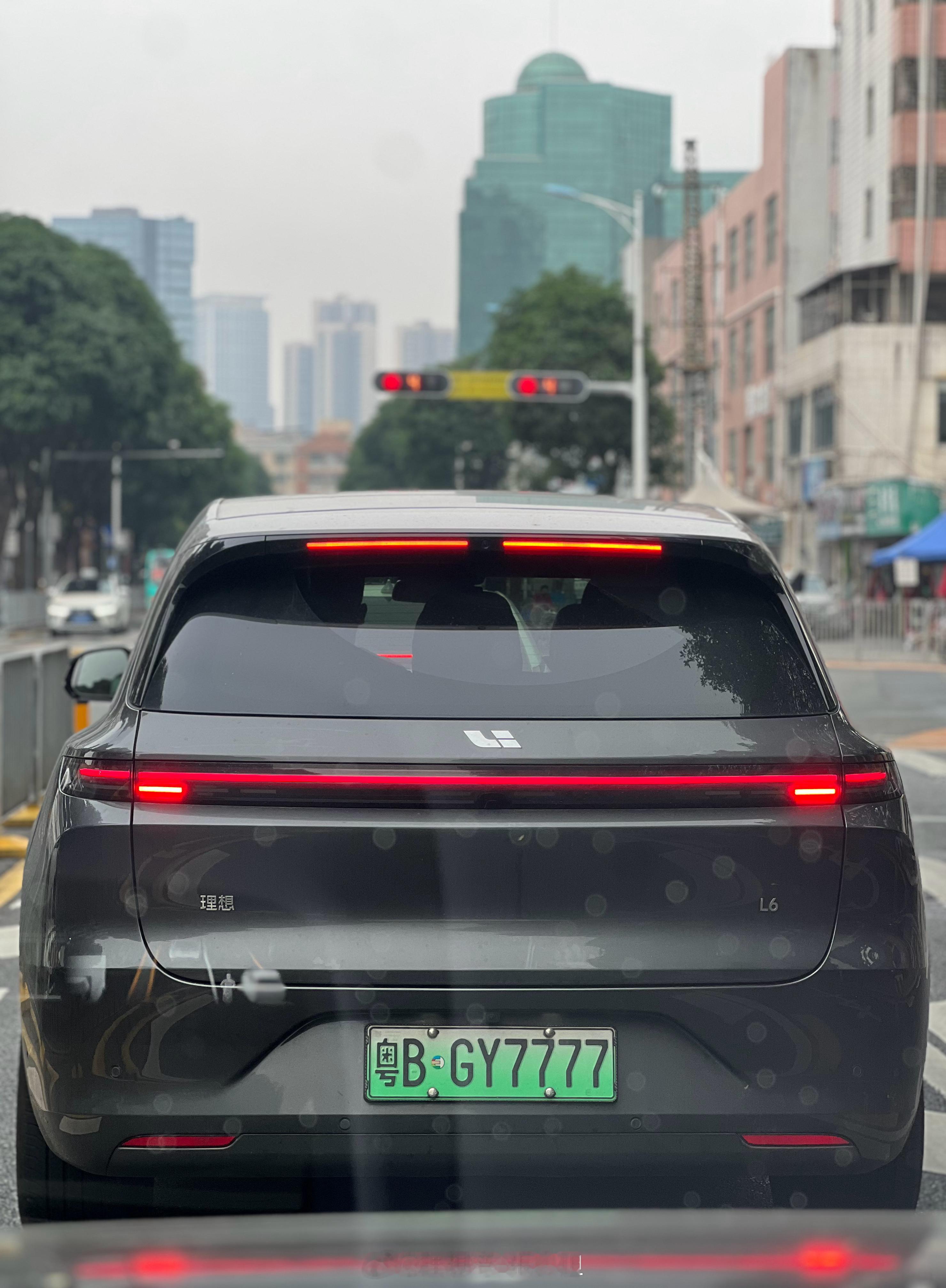 《理想车友的靓牌系列》+1……[苦涩][苦涩]理想L6 ​​​