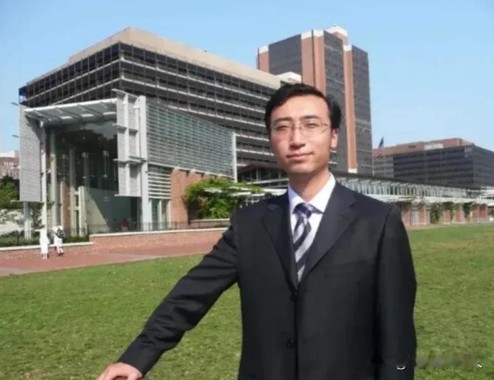 一个清华的研究生，找工作接二连三地碰壁，后来他一气之下，跑去应聘月薪4000元的