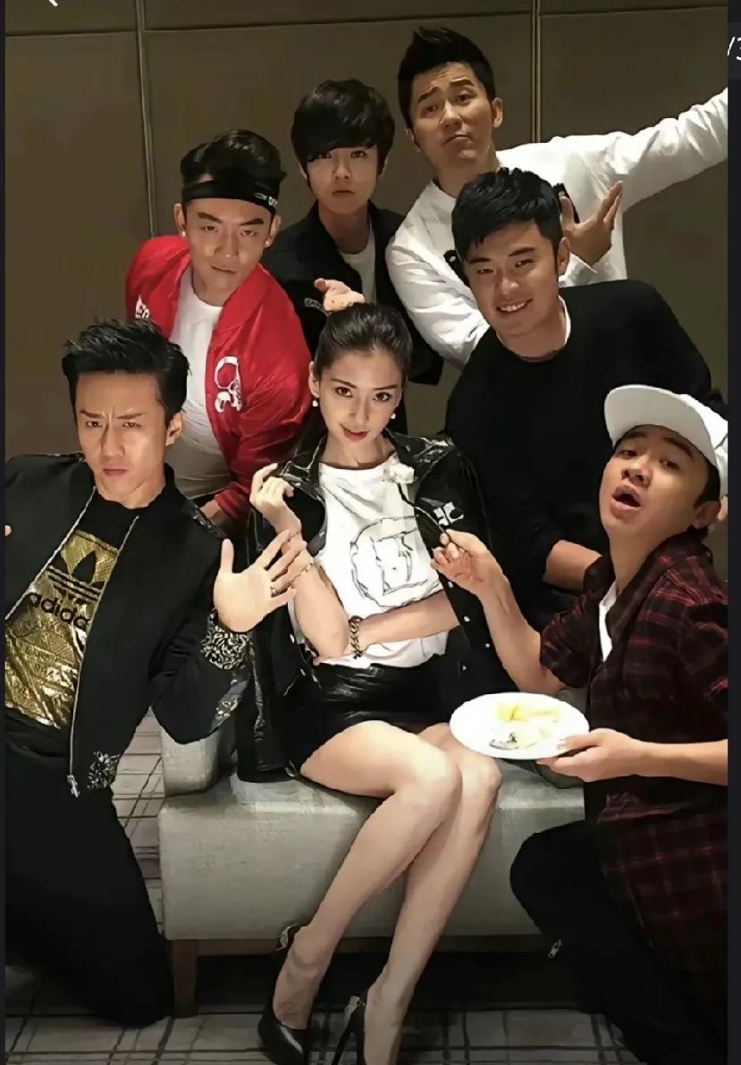 51岁的何润东“隔空掀桌”，事业运来了，《逐玉》火了后，最开心的不是男女主张凌赫