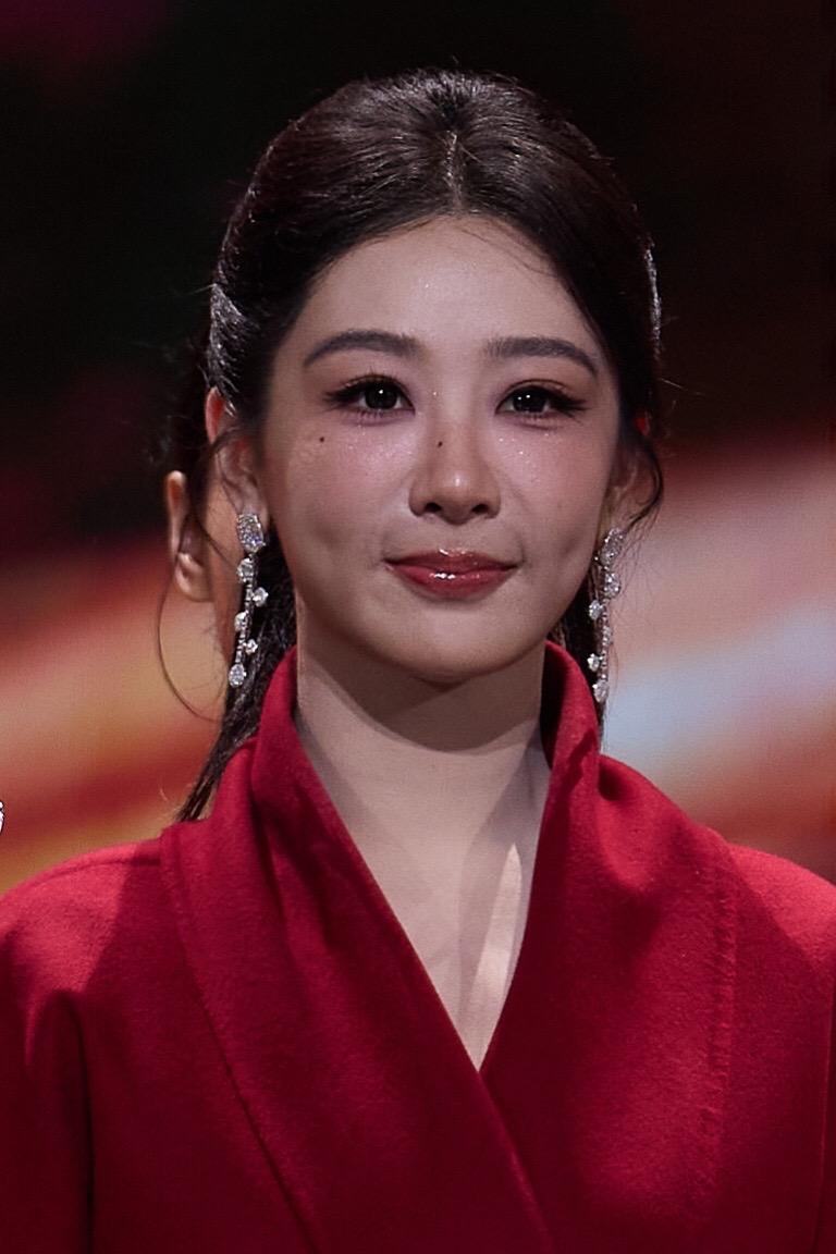 杨紫。