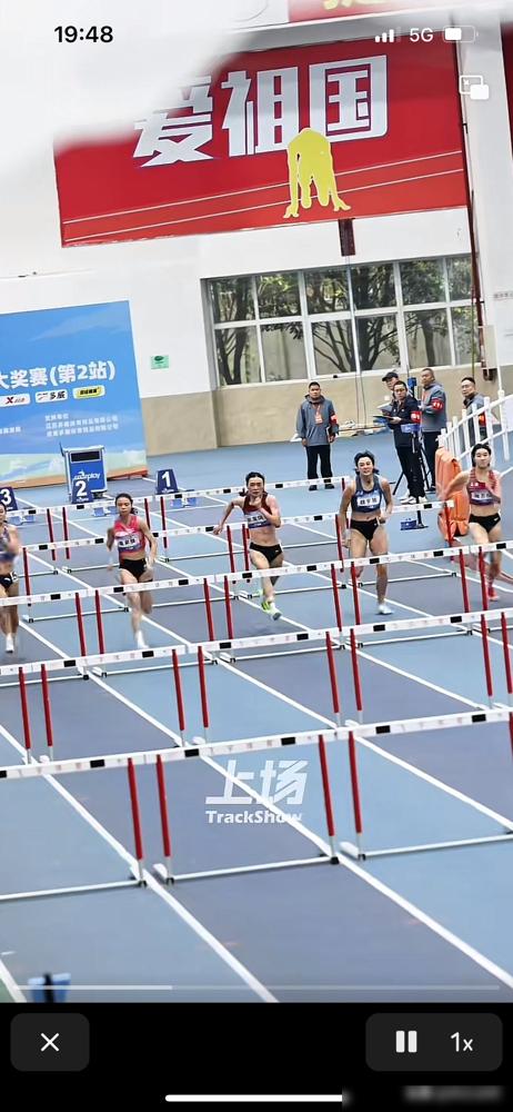 吴艳妮前脚退赛，莫家蝶后脚就拿了冠军，8秒21。真以为是捡漏？水深着呢。
 
你