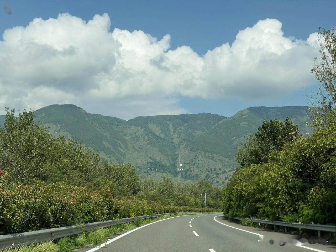 路上美景