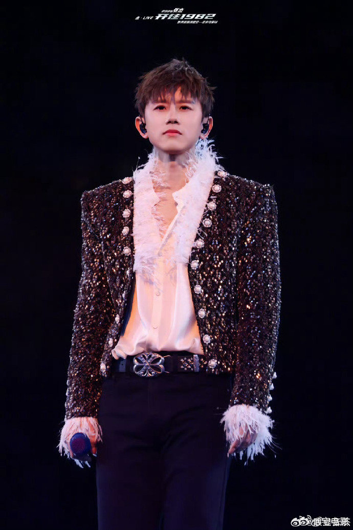 张杰张杰鸟巢行程即将过半没想到演唱会过半了还能这么精彩，后面的舞台更让人期待了 