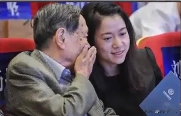 杨先生长子杨光诺含泪致谢：“父亲能安享百年，最该感谢的是继母翁帆”

光诺说：“