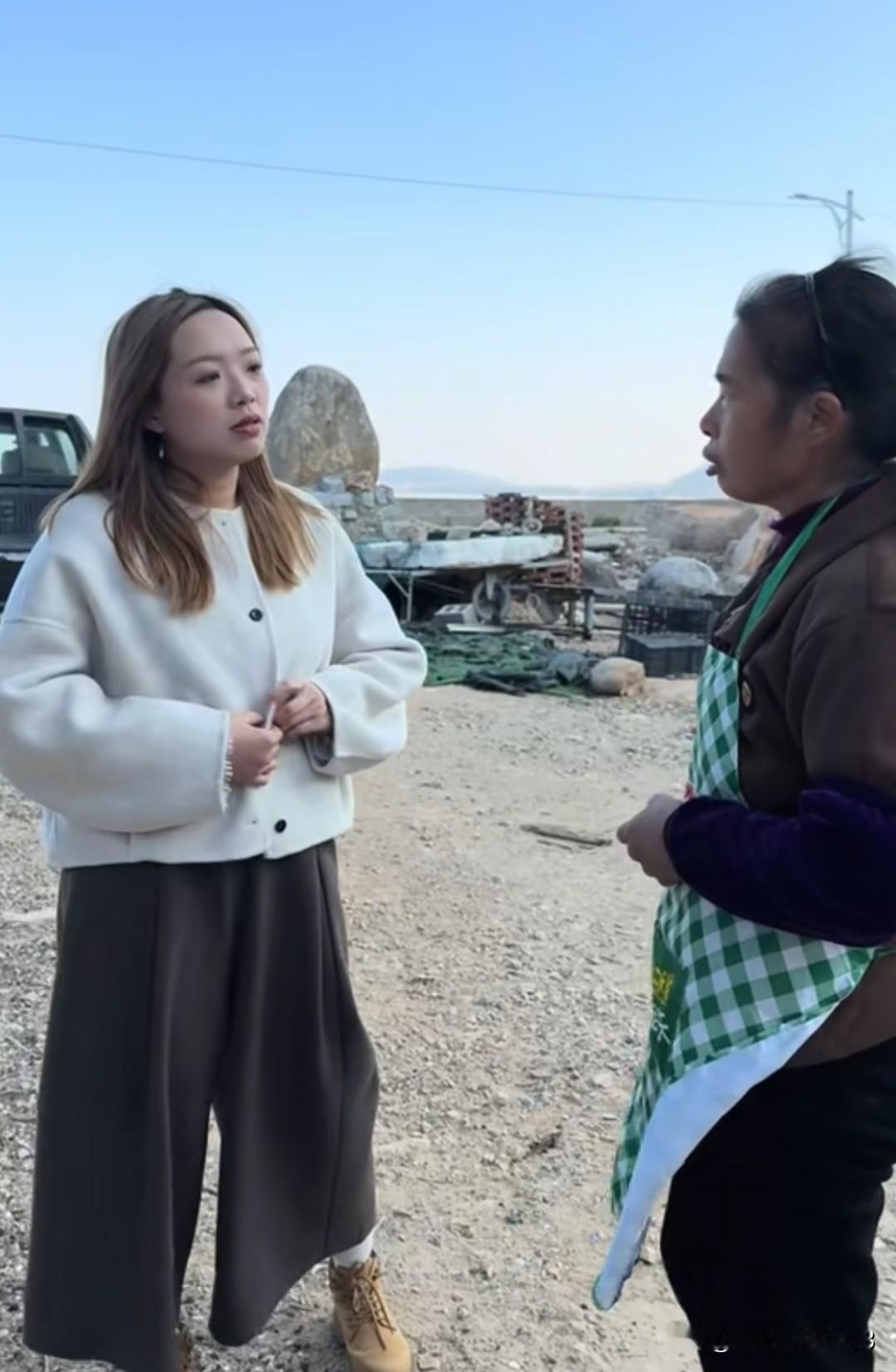 这两天海军准备直播带货。海军收到自己家乡古田的邀请，带货食用菌之类的。
    