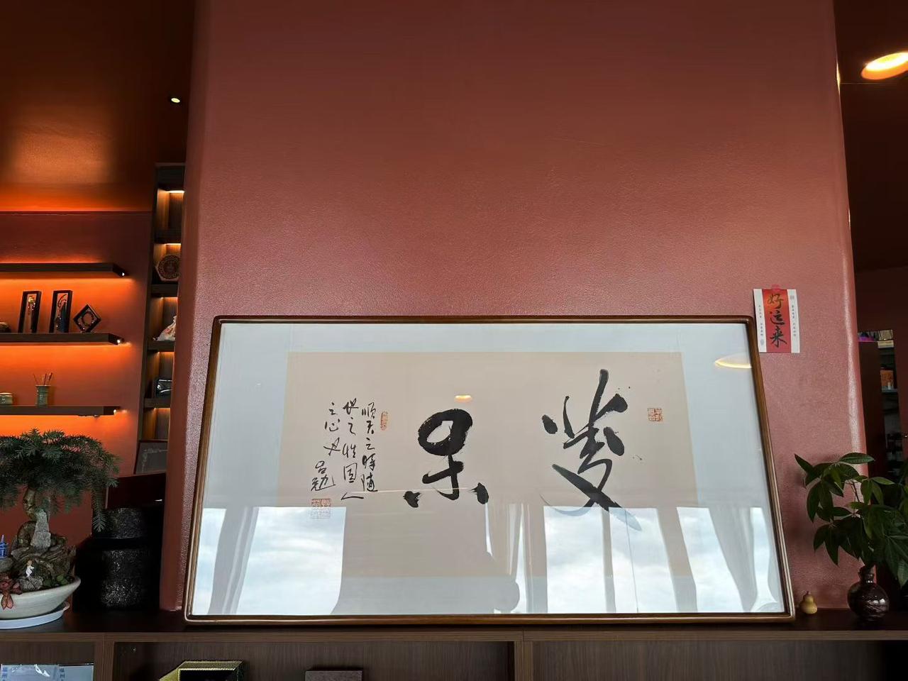 “我真TM是服了，
能不能让我死个明白，
我就想简单问两个问题:
你就现在剪个头