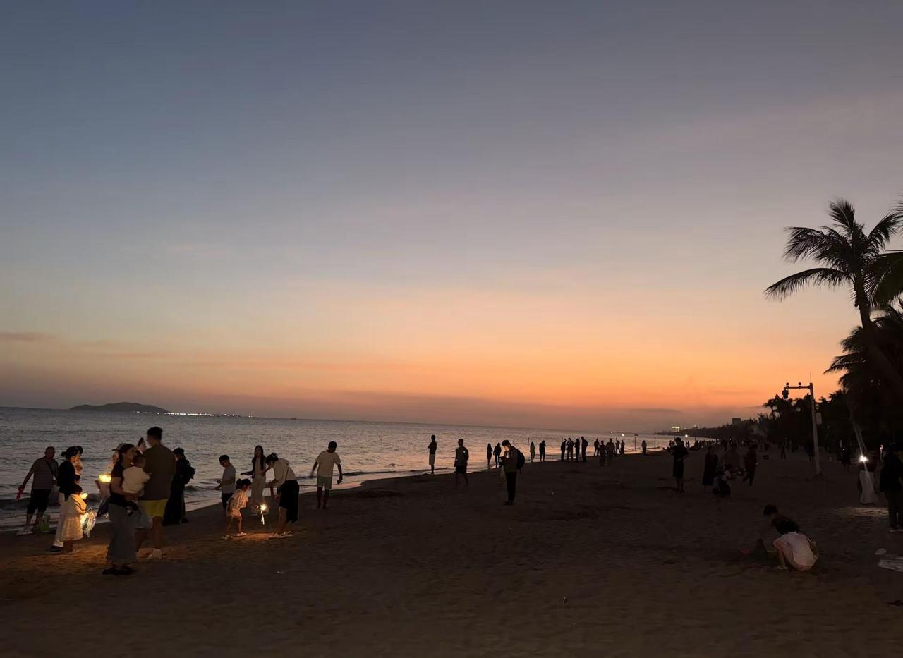 我喜欢平静的生活 每天平静的过完一天 这就足够了 就算有什么出乎意料的事情即将发