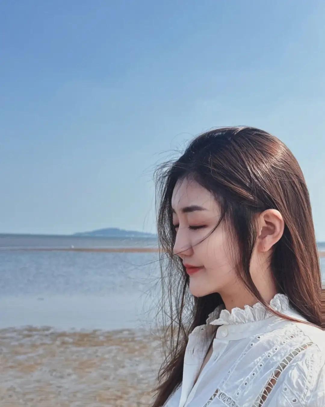 如今陈梦已经是32岁有余，并且还是满身伤病，逐渐远离了训练和比赛场，开启了崭新的