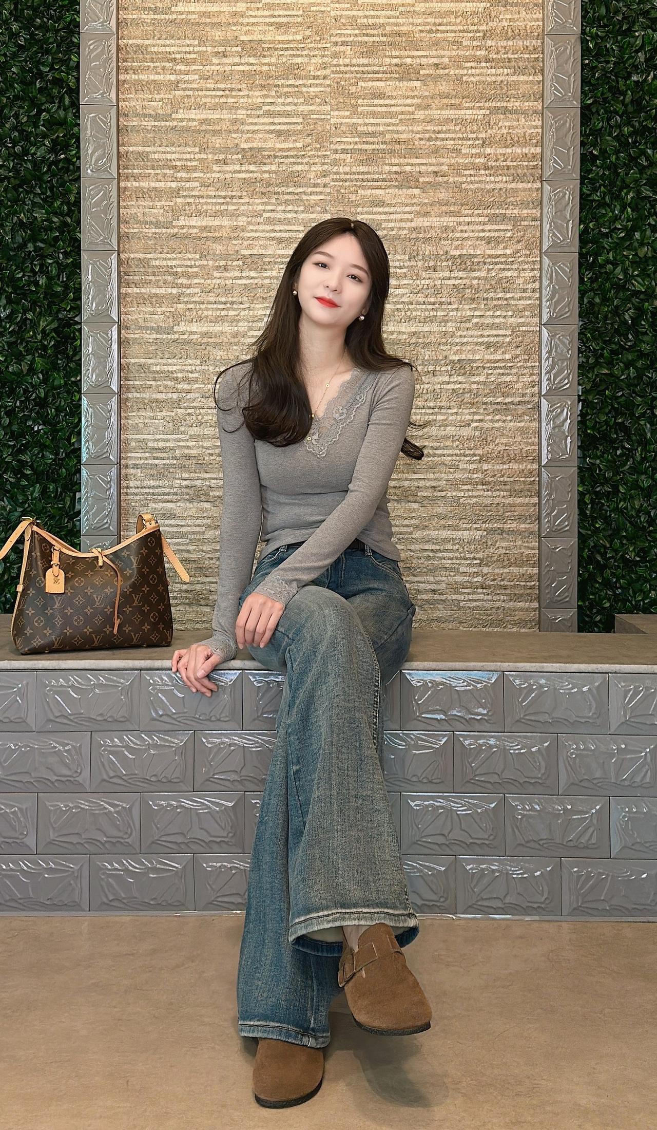 接受脸上的皱纹，更爱眼里的通透
岁月给的印记，每道都藏着故事打底衫 冬季穿搭