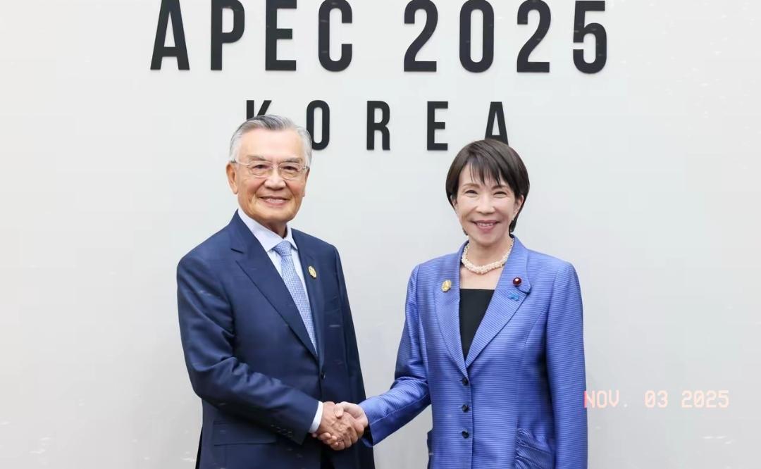 “台独”的“靠山”倒了！10月31日，高市早苗突然“变脸”，在APEC会晤中郑重