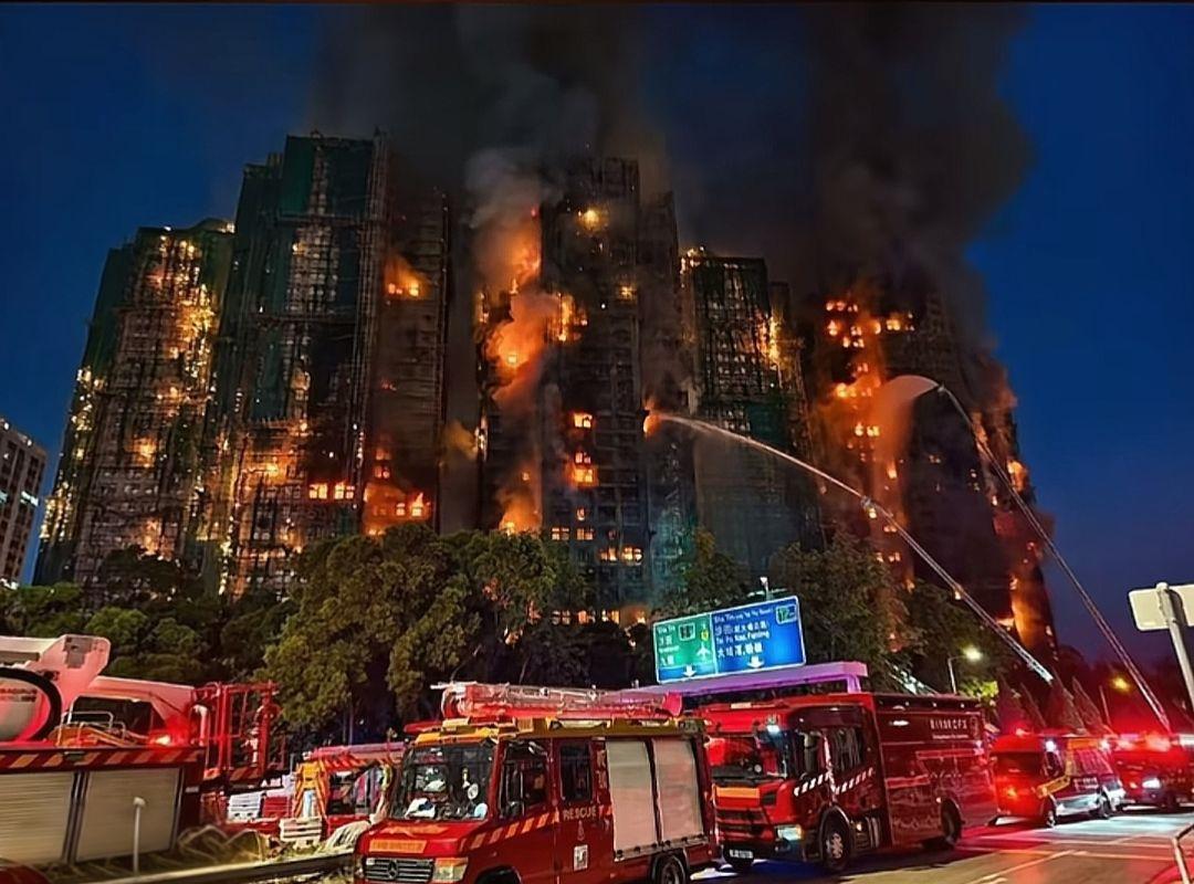 八棟樓一起燒，太可怕了，希望少點人员伤亡