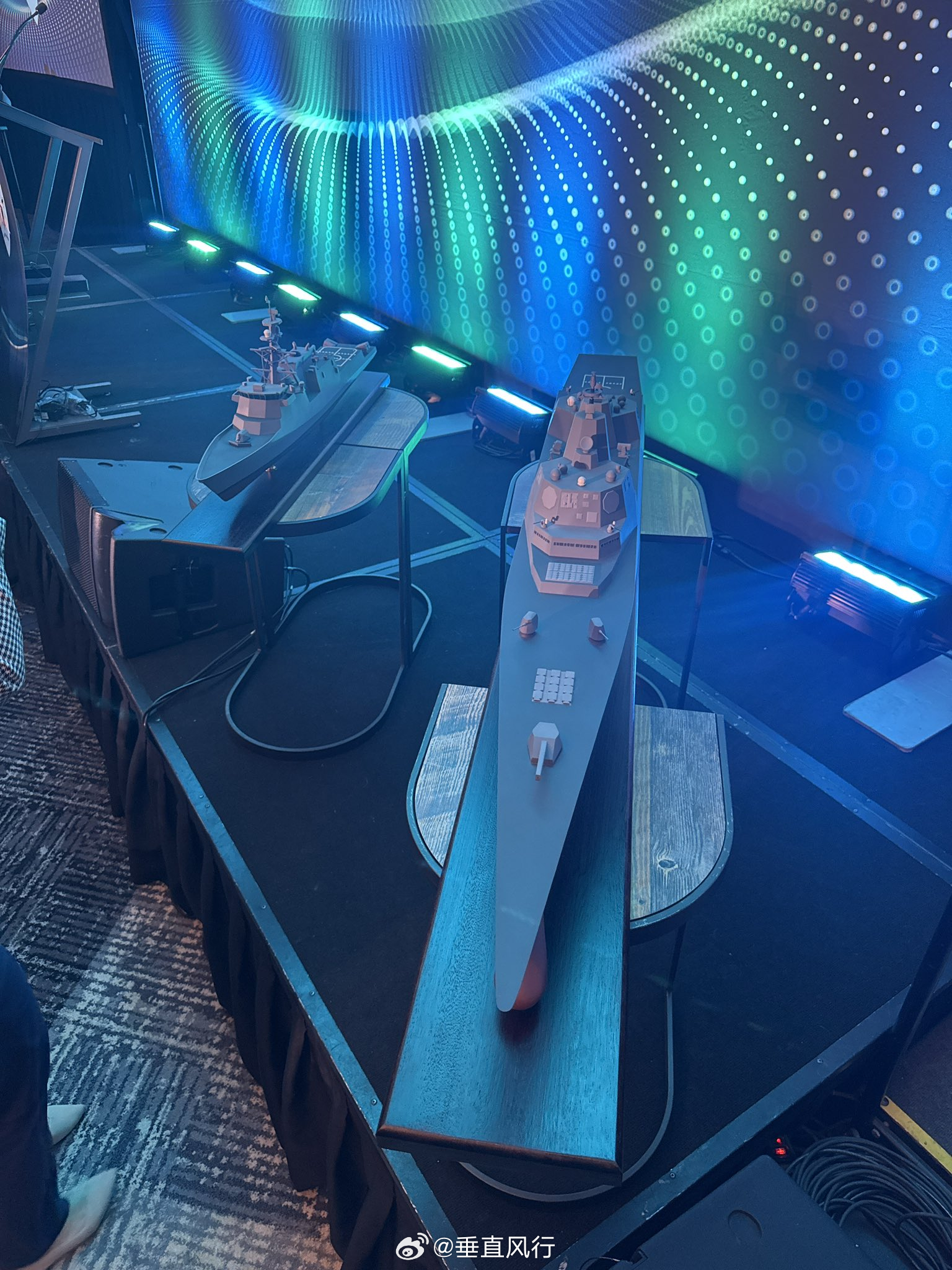 美国海军部长约翰·C·费兰在美国水面舰艇协会（Surface Navy Asso