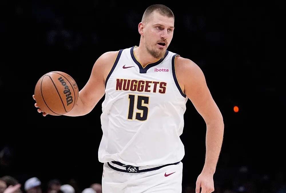 NBA常规赛，掘金今日主场135-129战胜爵士。本场比赛，掘金球星约基奇发挥出