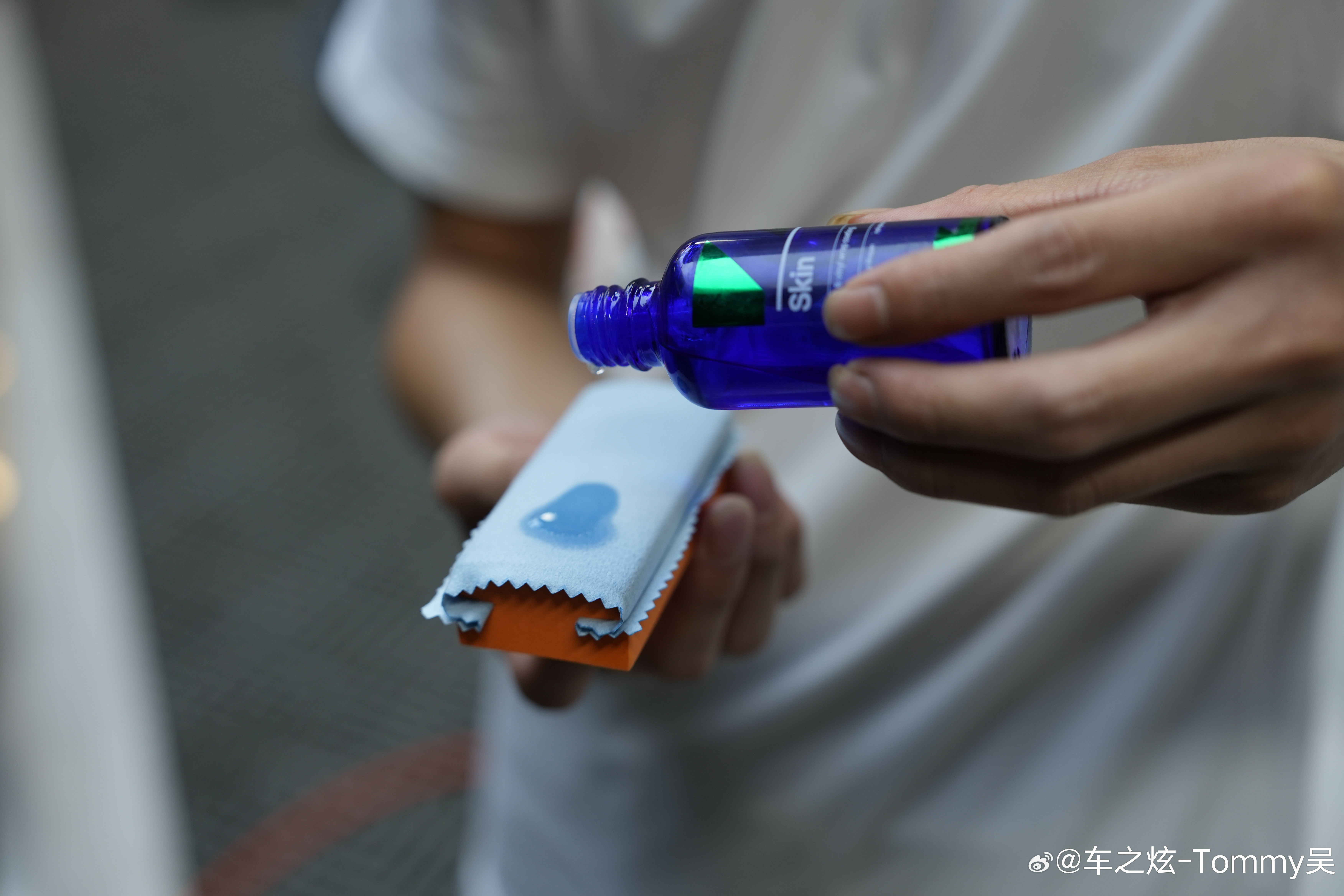 奔驰威霆美容护理 透明膜镀膜 膜面更亮 增加抗污性 膜面不易脏 易洗车 使用材料