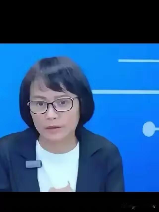 区桂芝老师在台北课堂上那番话，让无数人红了眼眶。她说，统一不是为了别的，只是因为