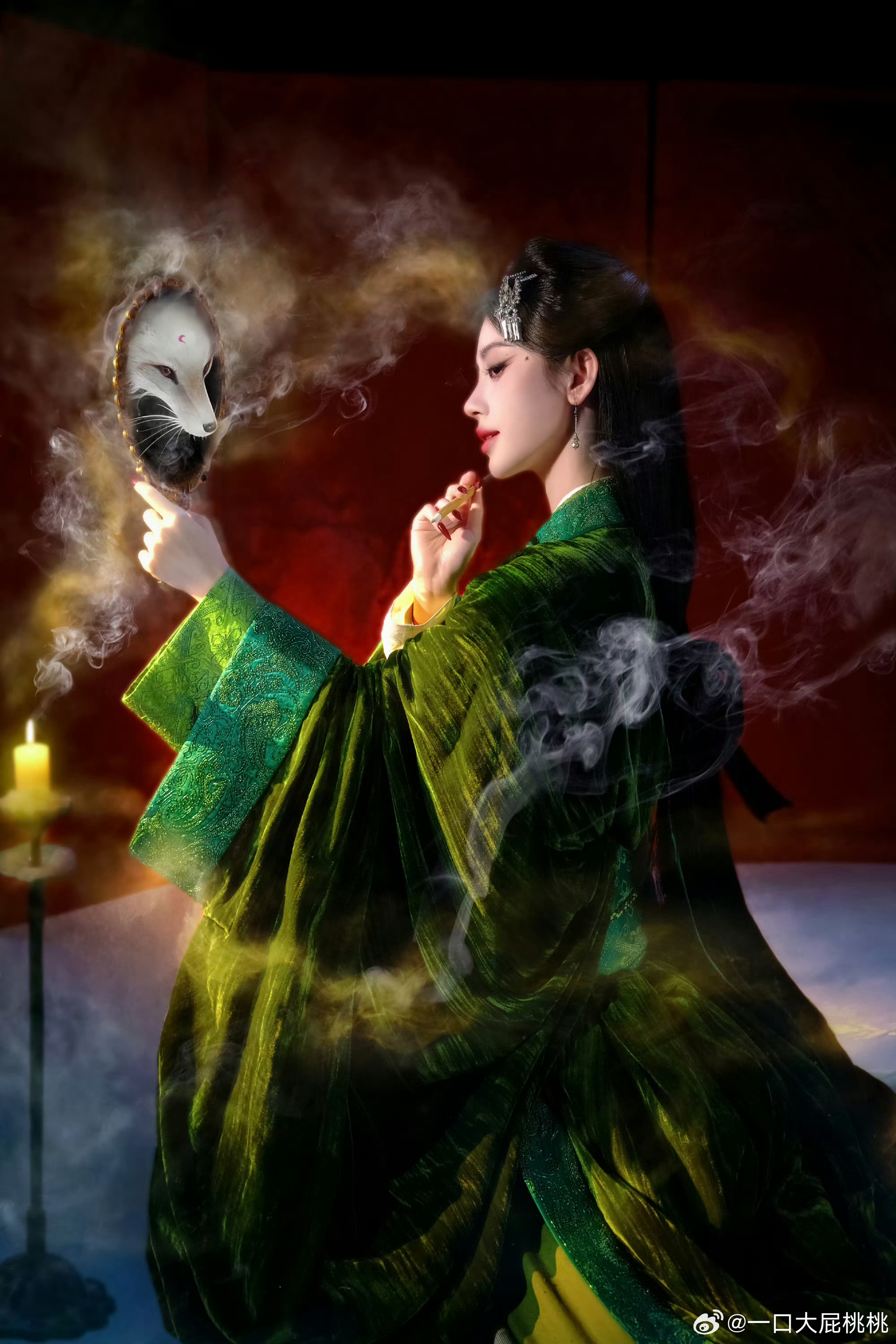 鞠婧祎工作室出的这组露芜衣大片还蛮不错的，有点像画皮小维那个感觉 