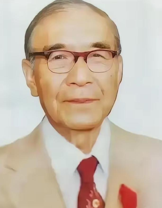 85 岁的他喝迷糊了，把家里 23 岁的小保姆当成了自己老婆。保姆没有反抗，第二