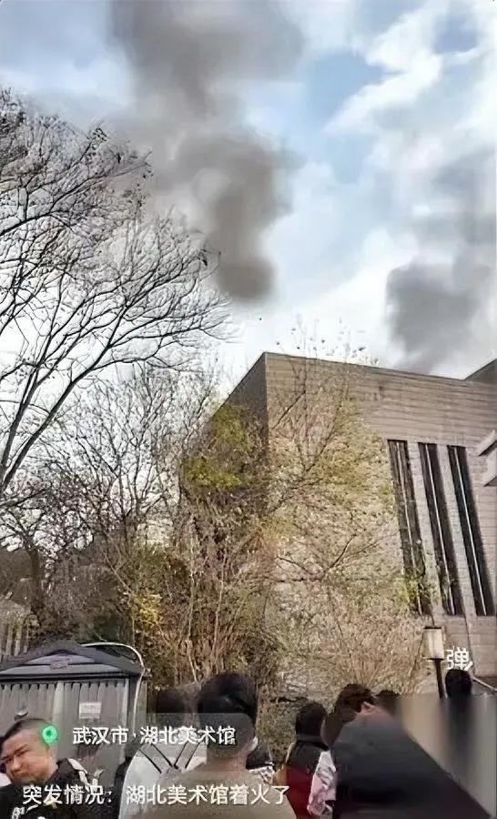 网友神预言又灵了！

某地文物库突然起火

烧毁的到底是文物还是...？

前阵