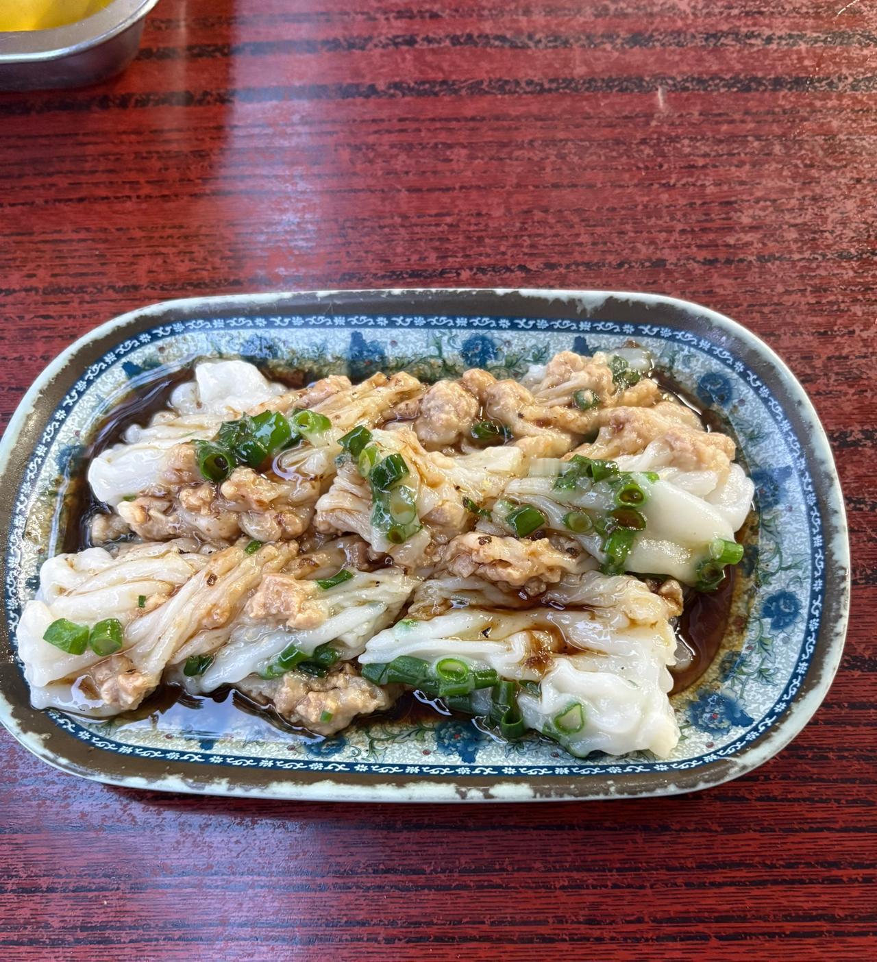 广东人的早餐，
其实也是非常的简单和务实，
为什么这么说呢？

他们喜欢吃新鲜的