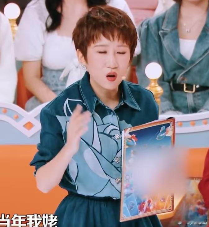 张踩铃 坐月子是中国女性的劳动法  女性在家庭中的地位重要，生育后休憩是保障她们