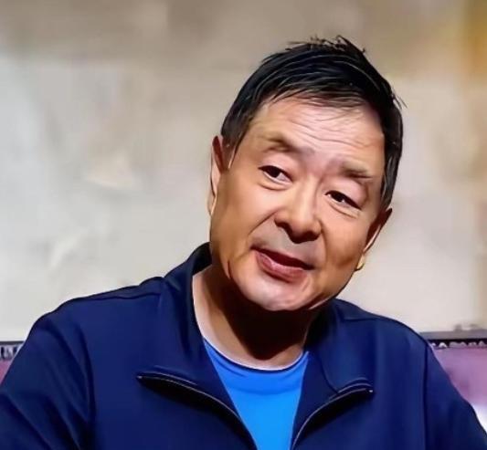 谁也没有想到，凌晨一点的北京，72岁的濮存昕竟用一根布绳，将自己与94岁的老母亲