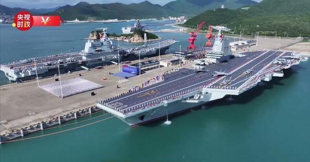 中华人民共和国正式向全世界宣告两件大事：第一件就是，我们的福建舰航母正式服役了，