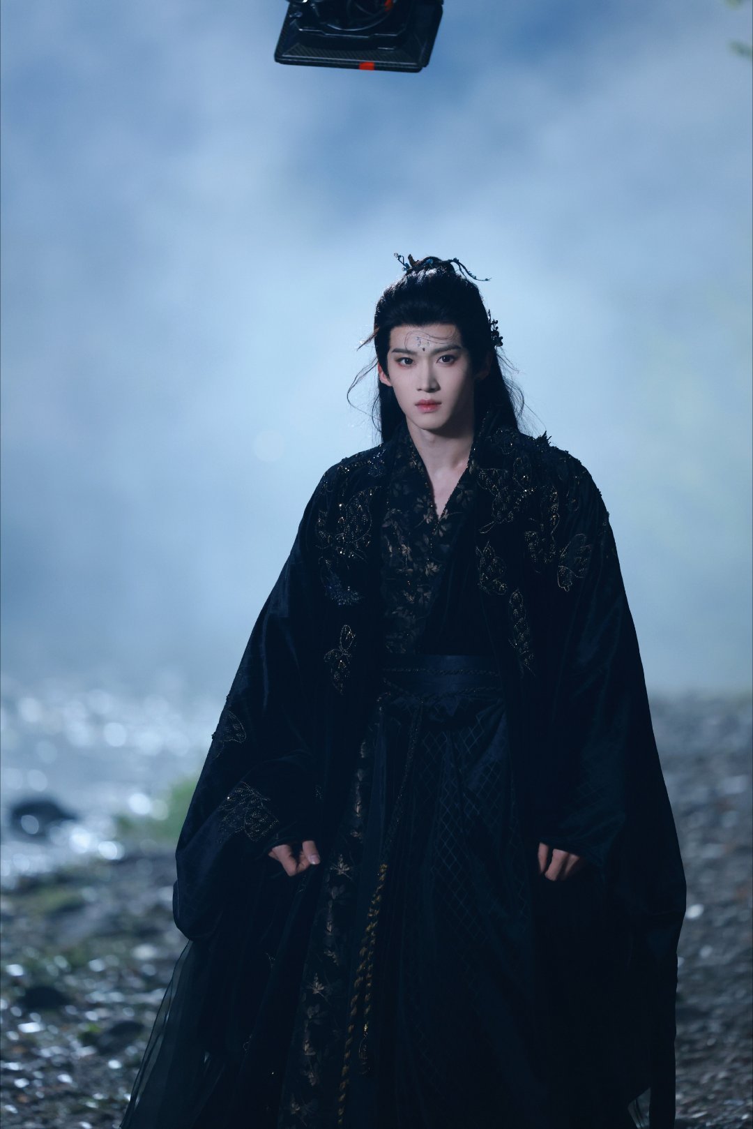 闫桉连发10条内容拆解角色闫桉角色分析ppt闫桉在《月鳞绮纪》一人分饰三角，还演